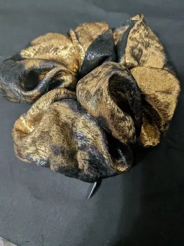 newi 뉴이 미디엄 스크런치 블랙 골드