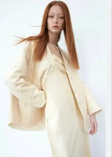 ZARA 골드 버튼 퍼프 자켓