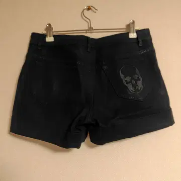 루시앙페라피네 스컬 자수 블랙 롤업 숏팬츠