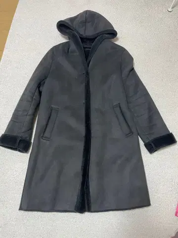 유니클로 후드 부착 페이크 무스탕 코트 브라운 그레이