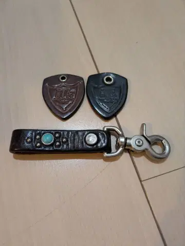 HTC 가죽 키링 터콰이즈 장식 포함