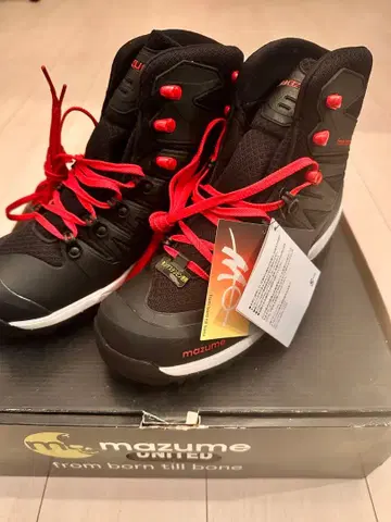 마즈메(mazume) 스파이크 슈즈 블랙 x 레드 M