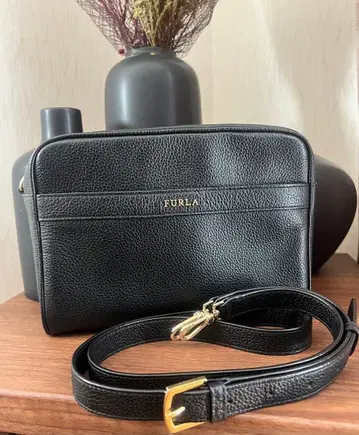 FURLA 블랙 가죽 숄더백