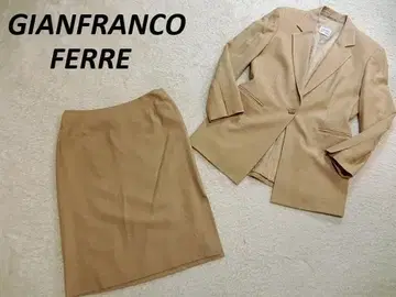 컨디션 최상 이탈리아제 잔프랑코 페레 스트레치 스커트 셋업 42