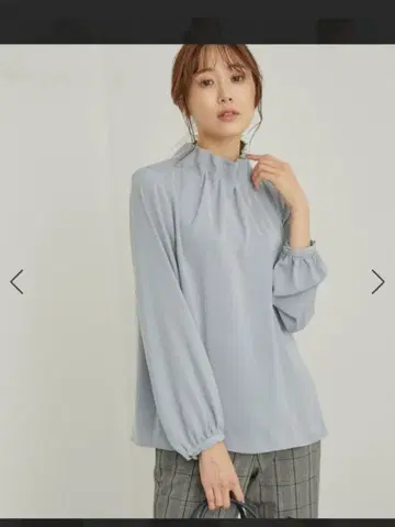 택 포함 새상품. 로페피크닉 스탠드넥 드레이프감 블라우스