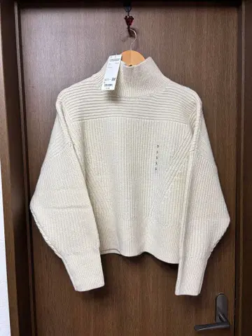 택 포함 새상품 코토니에 유니클로 라무 하이넥 스웨터 S