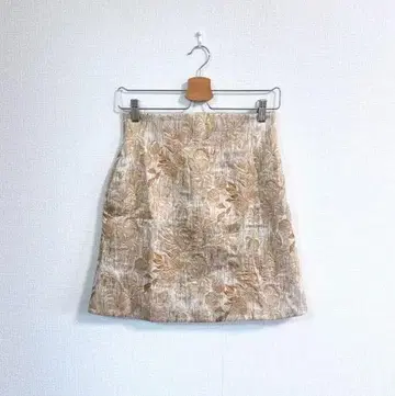 마메쿠로구치 근년 Hazy Floral Jacquard 미니 스커트