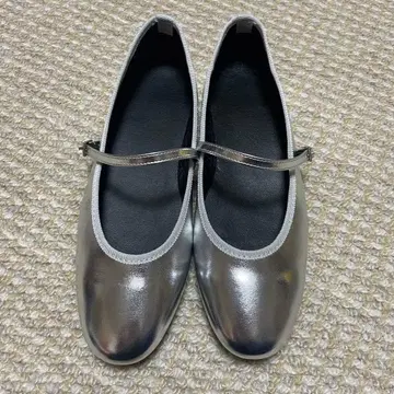 실버 메탈릭 메리 제인 플랫 슈즈