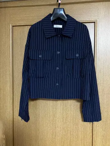 Monile 네이비 스트라이프 크롭 자켓