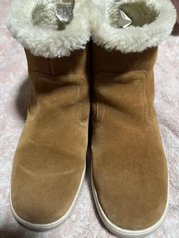 퍼 달린 베이지 어그 부츠 그라비스 배송비 포함