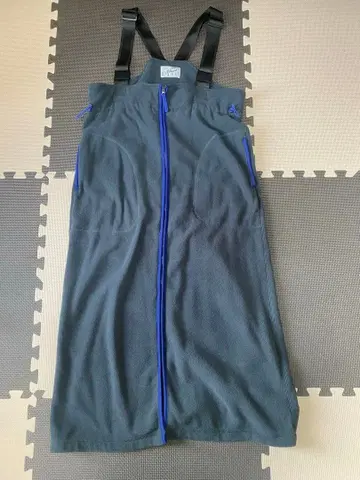 niko and - 플리스 ZIP 오버롤 스커트 차콜