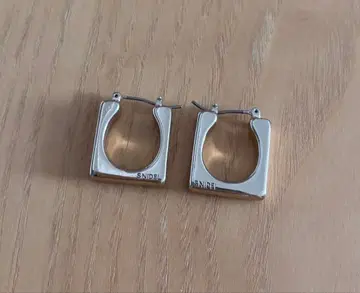 스나이델 실버 스퀘어 후프 귀걸이