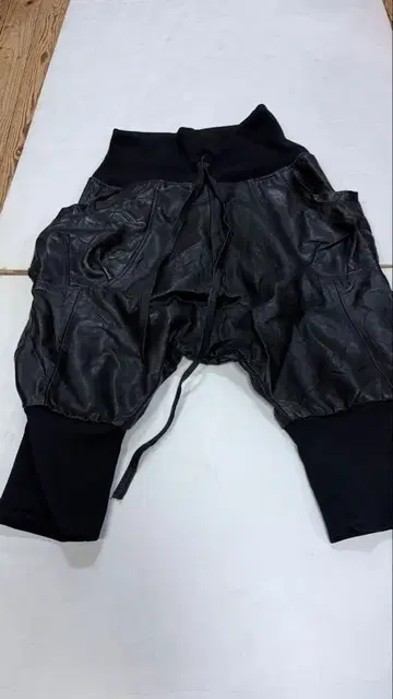 WORCA 가죽 하프 팬츠 사이드 포켓 대