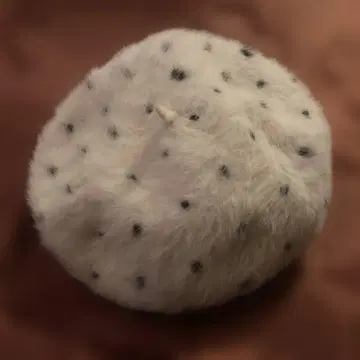 새상품급 Lois CRAYON 화이트 복슬복슬 베레모