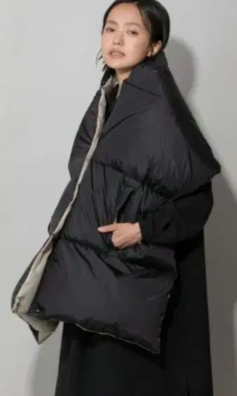 Munich 나일론 타프타 리버서블 다운 숄 블랙 새상품급