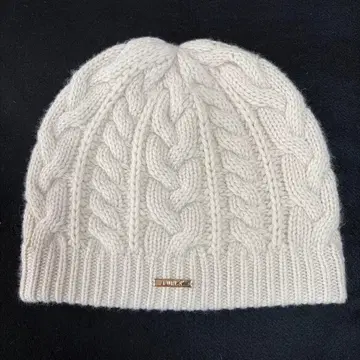 새상품급 FURLA 케이블 짜임 캐시미어 100% 크림색