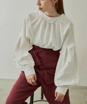 hinari 볼륨 슬리브 2way 블라우스 화이트