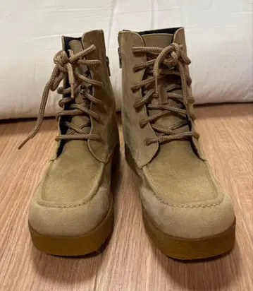 Suzzie 베이지 통굽 워크 부츠 23cm