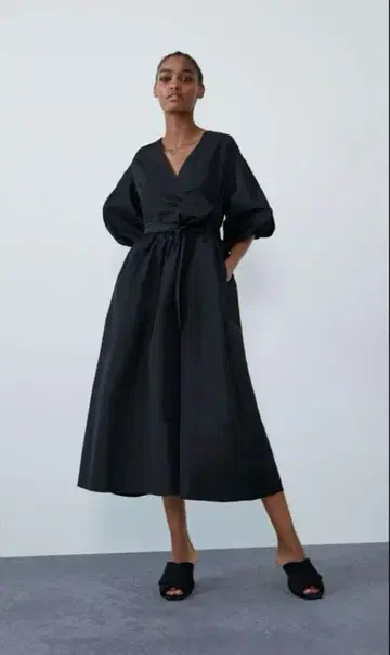 새상품급 ZARA 볼륨 슬리브 미디 원피스 XS