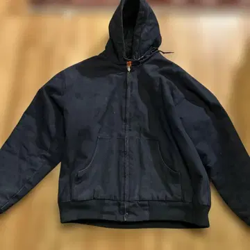 후드 부착 블랙 점퍼 자수