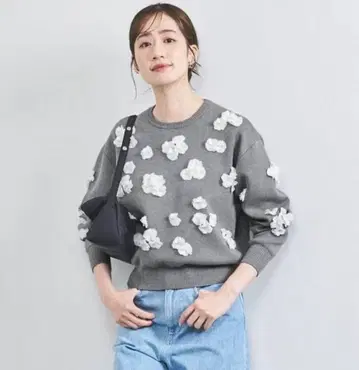 유나이티드 애로우즈 3D 플라워 모티브 니트