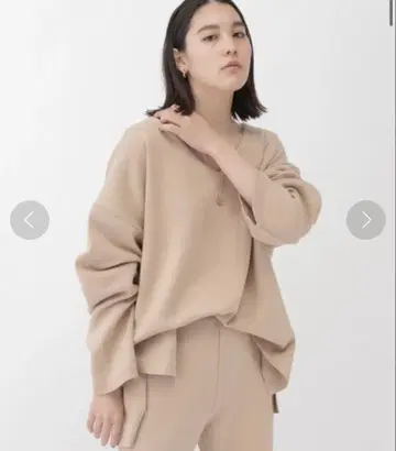 카오스 x 카와카미 모모코 페슈라이트 오버 사이즈 니트 풀오버 베이지