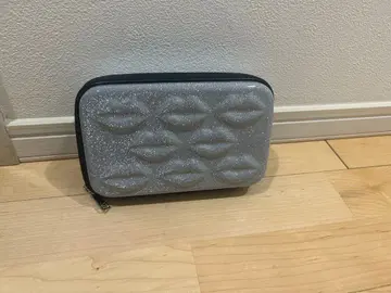 룰루 기네스 글리터 립 마크 디자인 파우치