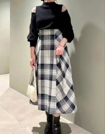 로빙 체크 미디 스커트 아이보리 0
