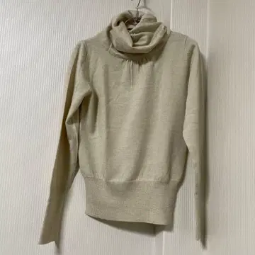 띠어리 터틀넥 스웨터