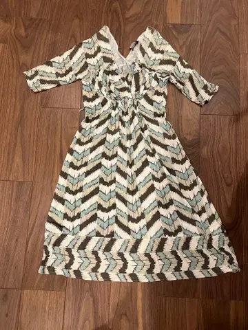 BBG MAXAZRIA 지그재그 패턴 원피스