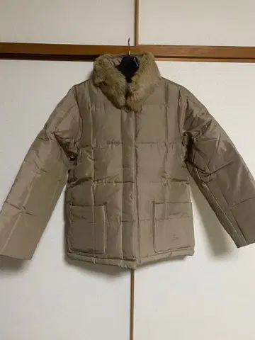 퍼 달린 베이지 다운 자켓 9호