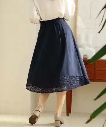 고급 플레어 스커트 레이스 밑단 종아리 기장 네이비