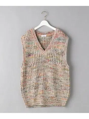 뷰티 앤 유스 니트 베스트