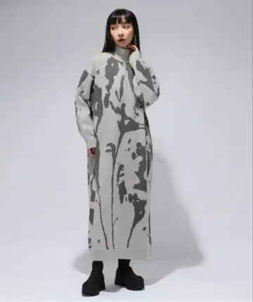 [ 새상품 ] HARE 패턴 하프 지퍼 니트 원피스 그레이