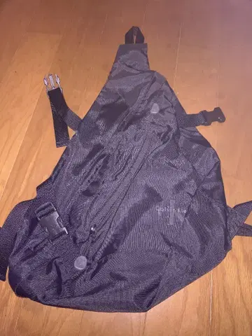 Calvin Klein 바디백 블랙 블랙