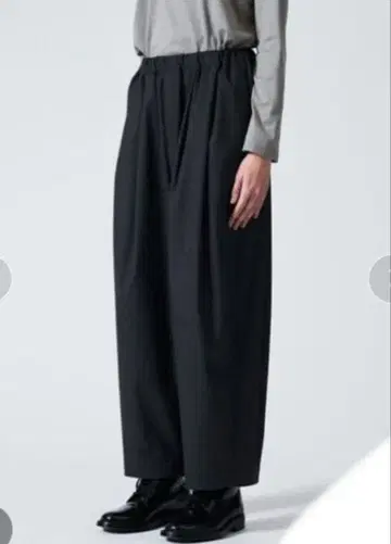 미즈이로 인드 턱 와이드 이지 팬츠 네이비