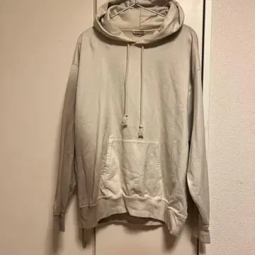 AURALEE 베이지 후드 부착 맨투맨