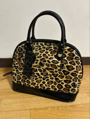 레어 Loungefly Hello Kitty 레오파드 무늬 핸드백