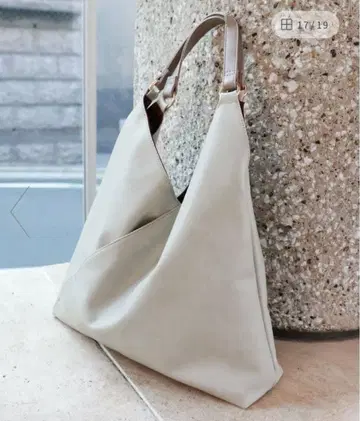 택 포함 미사용 새상품 숄더백, A4 수납 가능, 라이트 그레이