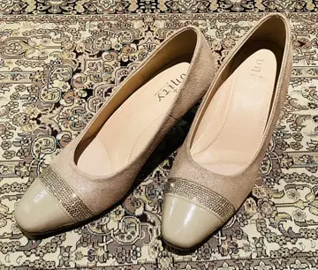 unity 베이지 비쥬 장식 펌프스 새상품급입니다!!