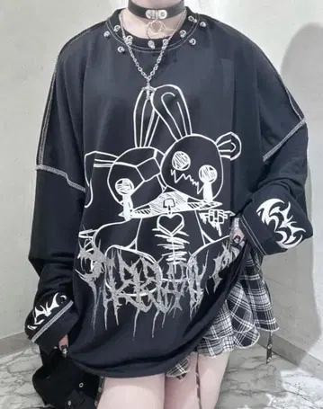 그래픽 프린트 블랙 긴팔 T셔츠 M