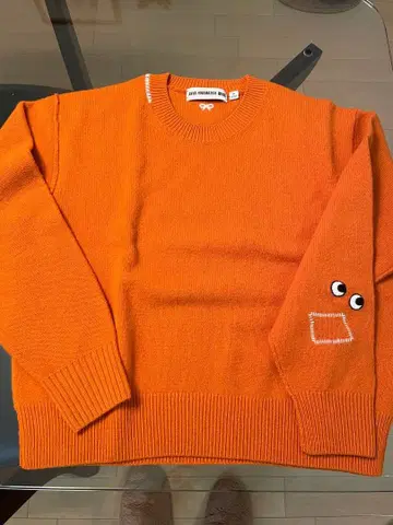 유니클로 안야 힌드마치 콜라보 스웨터 오렌지 시착만 한 상품