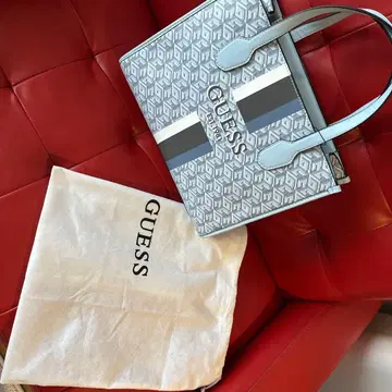 GUESS 기하학 패턴 토트백