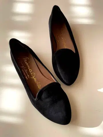 블랙 스웨이드 플랫슈즈