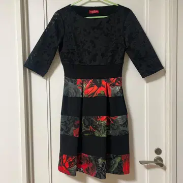 CORSO ROSSO 반팔 무릎 기장 원피스 장미