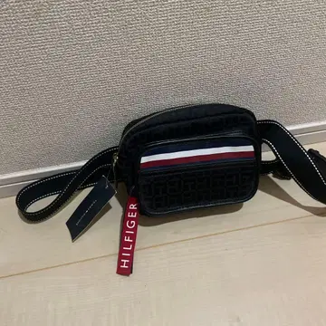 타미힐피거 숄더백 블랙