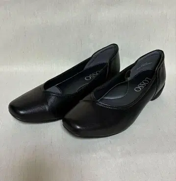 새상품 펌프스 23cm 블랙 천연 가죽