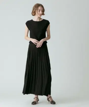 알아바일 플리츠 리브 프렌치 슬리브 원피스 블랙