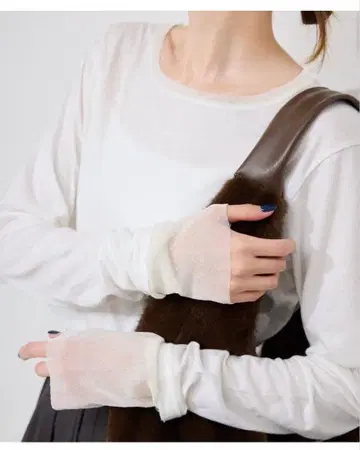 [ 새상품급 ] 레이어드 플로키 도트 슬리브 롱 TEE