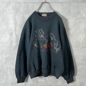 다크 그레이 크루넥 맨투맨